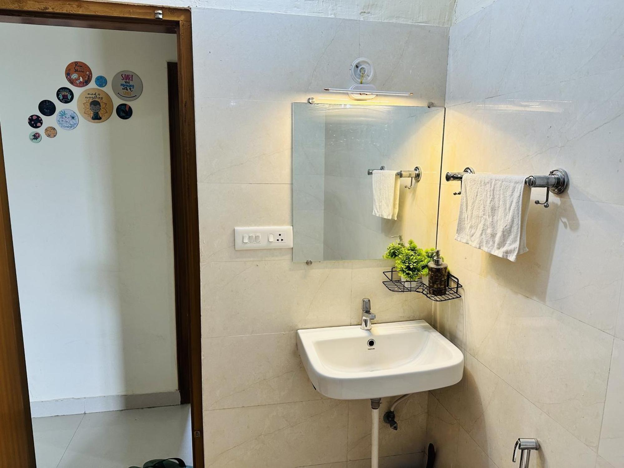 Zoomstay - 3Bhk Apartments Varanasi Exterior photo